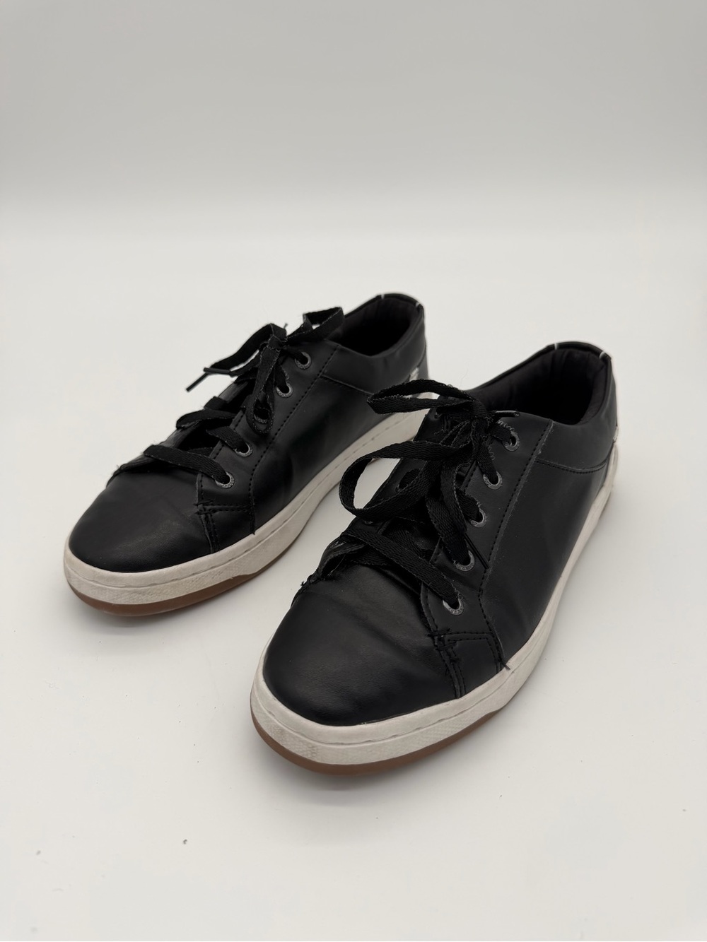 Sperry’s Women’s size 8 Black Leather Lace-Up Sneakers